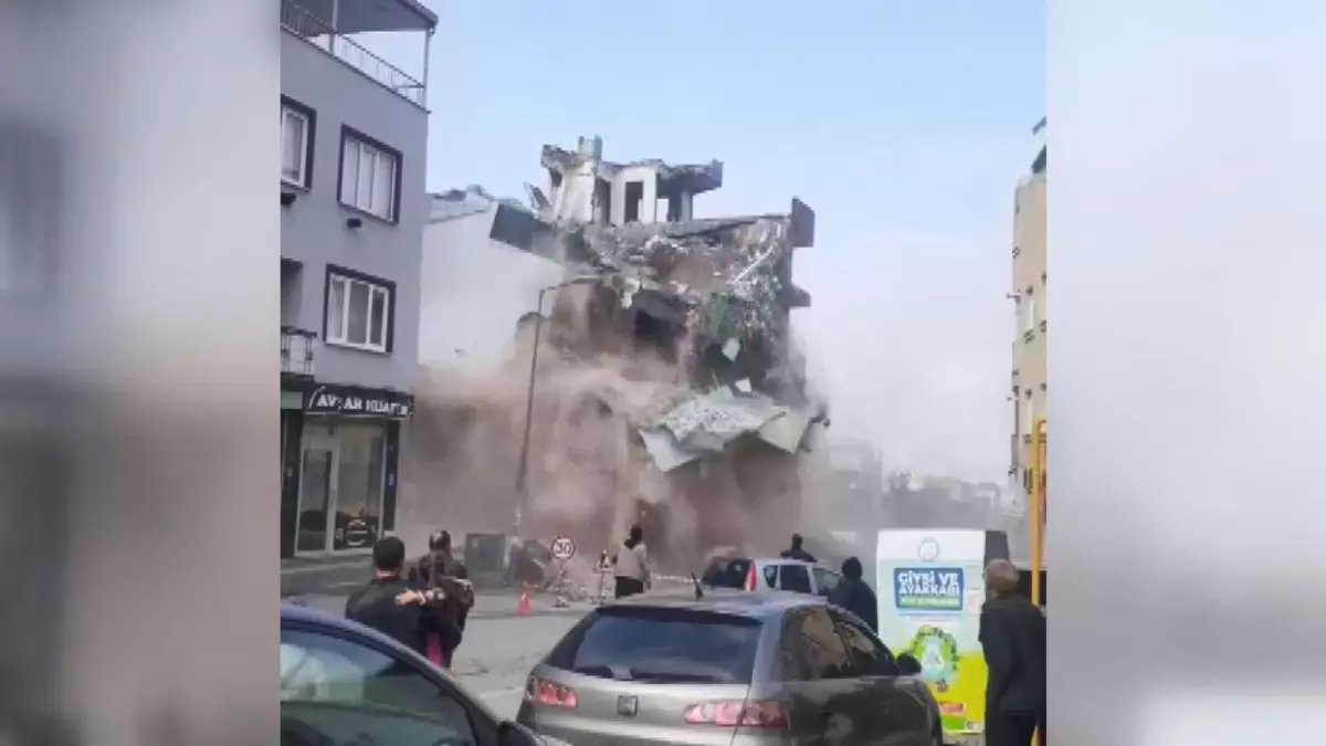 Bursa Yıldırım’da Yol Genişletme Projesi Kapsamında 5 Katlı Bina Yıkıldı