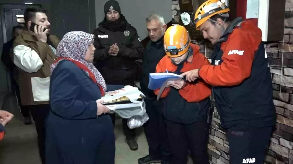 Rize’de Fırtına Nedeniyle Binalar Tahliye Edildi