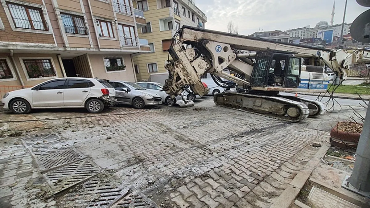Kağıthane’de feci kaza: Halat koptu, 2 kişi yaralandı